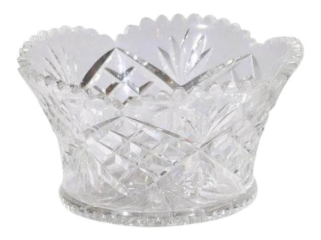 Circa 1900 English Cut Crystal Bowl with Scalloped Top and Diamond Motifs: English turn of the century cut crystal bowl from the early 20th century. Born in the early years of the 20th century at the beginning of the reign of King Edward VII, this crystal bowl features a