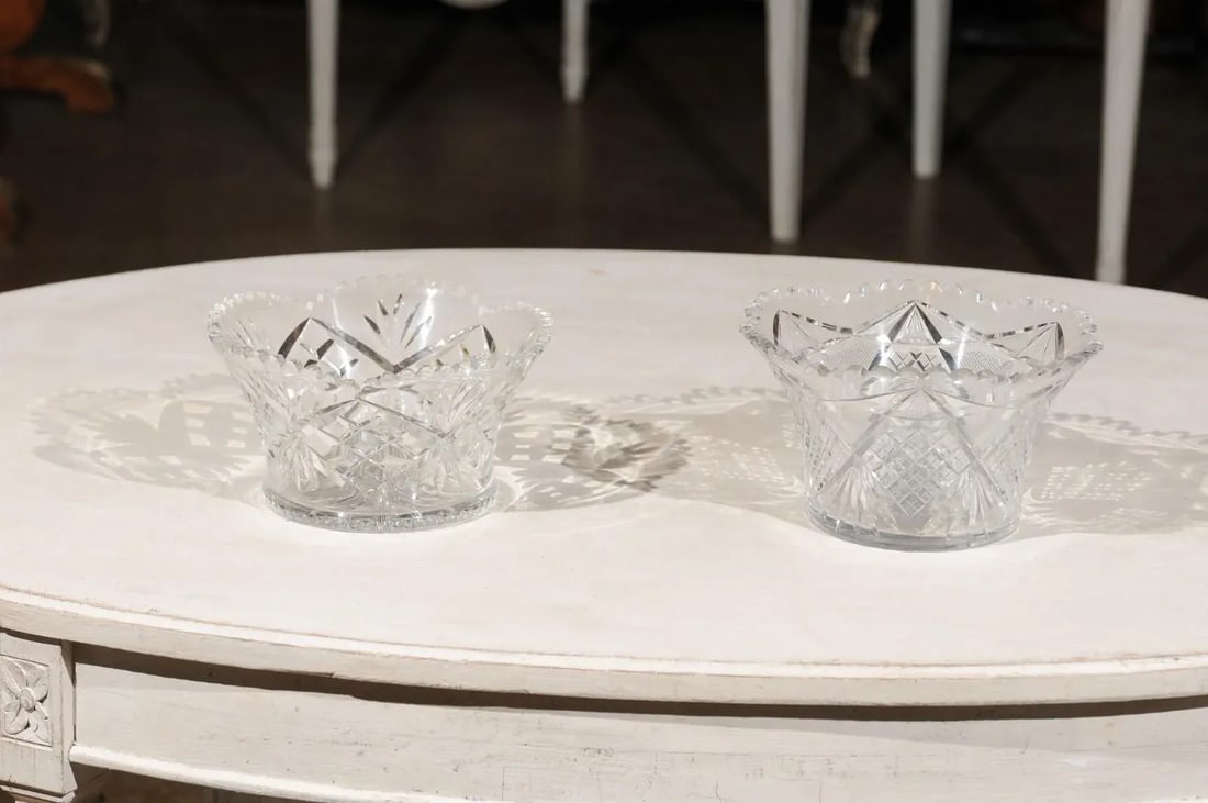 Circa 1900 English Cut Crystal Bowl with Scalloped Top and Diamond Motifs - 4