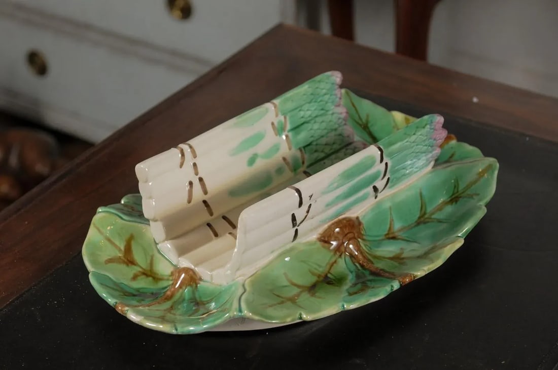 French 19th Century Longchamp Majolica Asparagus Tray with Foliage Platter - 10