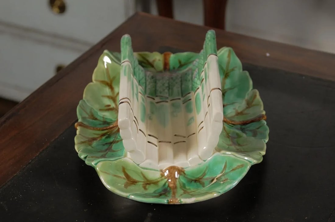 French 19th Century Longchamp Majolica Asparagus Tray with Foliage Platter - 11