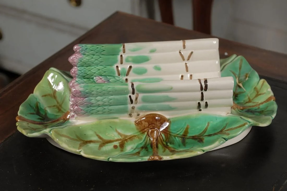 French 19th Century Longchamp Majolica Asparagus Tray with Foliage Platter - 13