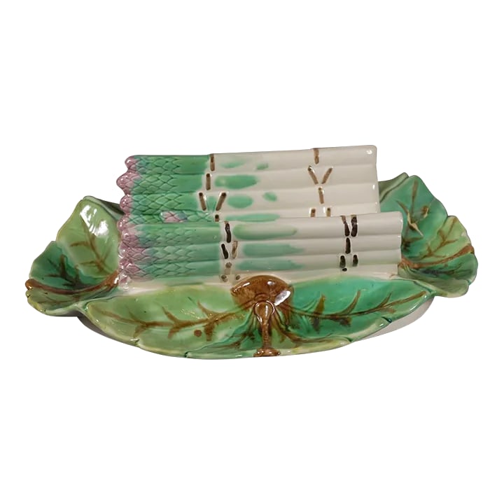 French 19th Century Longchamp Majolica Asparagus Tray with Foliage Platter: A French Longchamp Terre de Fer Majolica asparagus tray from the 19th century, with green, purple, brown and white tones. Created in France during the 19th century, this Majolica Terre de Fer tray fea
