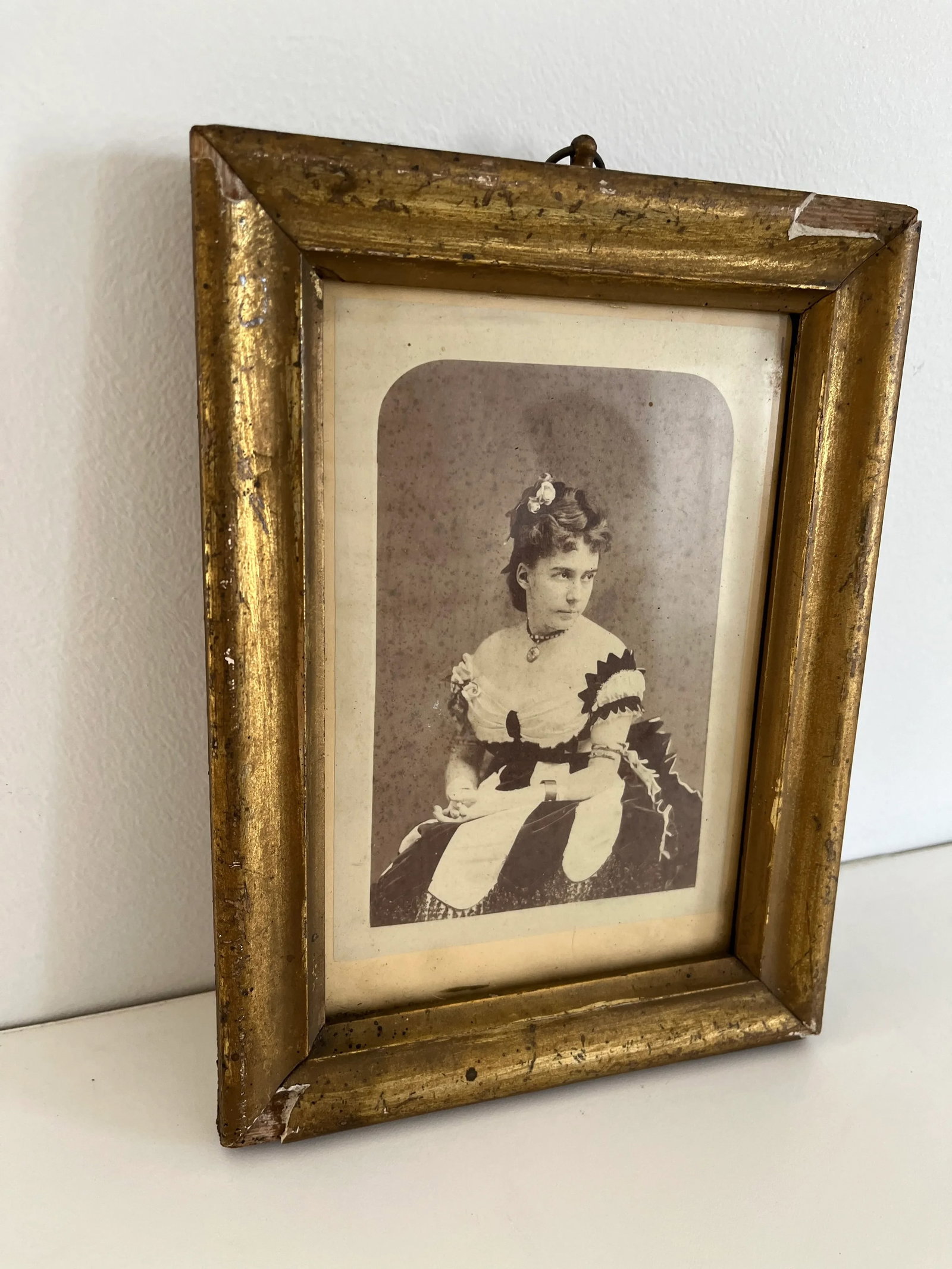 Mid 19th Century Victorian Albumen Carte De Visites of a a Lady in Period Dress, Framed - 3