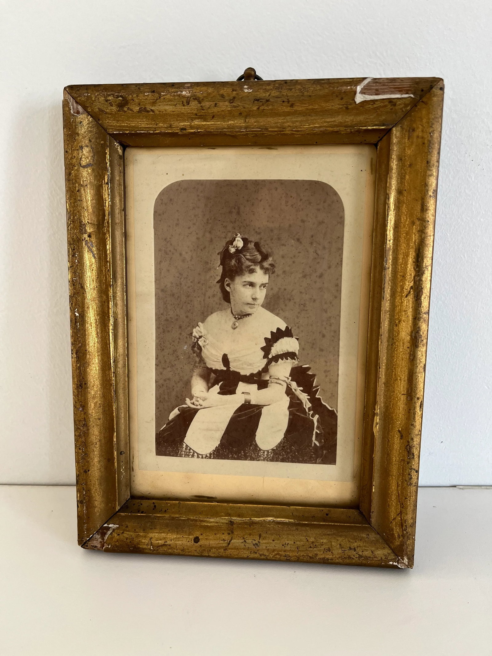Mid 19th Century Victorian Albumen Carte De Visites of a a Lady in Period Dress, Framed - 7