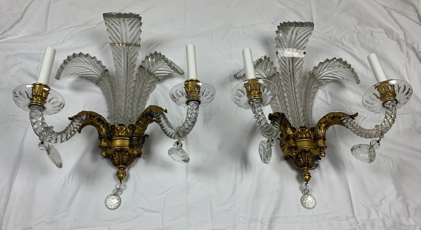 Early 20th Century French Foliate Cut Crystal and Bronze Sconces, Set of 2 - 3