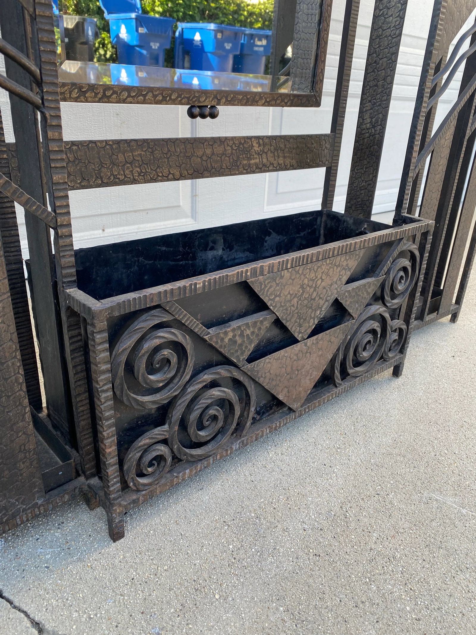 1930s French Art Deco Hammered Iron Coat Rack & Hall Tree With Mirror – Attributed to Edgar - 11