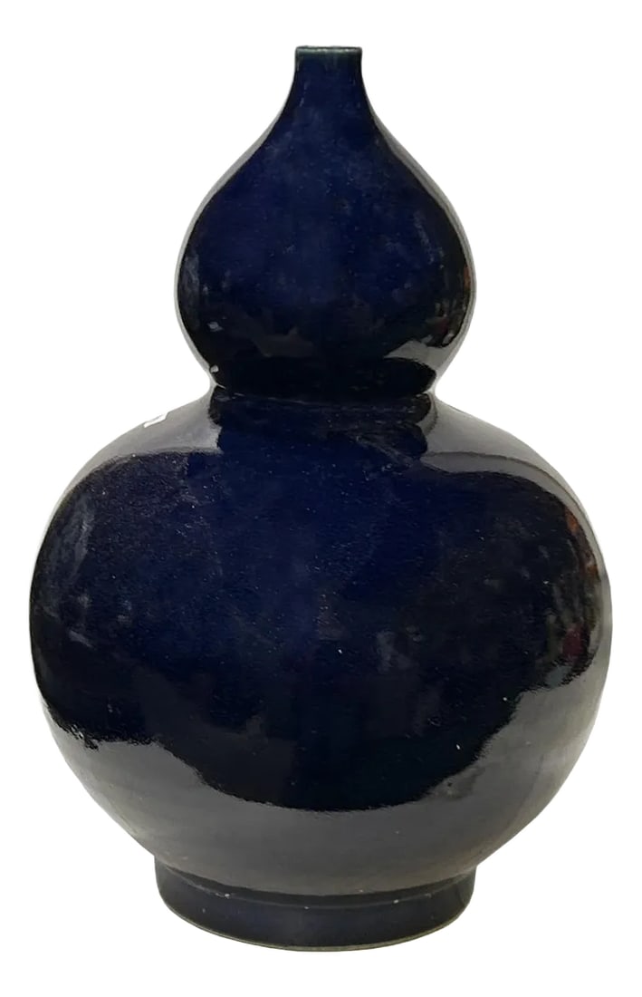 Vintage Dark Navy Blue Glaze Gourd Shape Pottery Ceramic Pot Vase: This is a Chinese Qing Dynasty style blue glaze double gourd vase. The vase exhibits the classic Hulu or double gourd shape, featuring a larger, rounded lower bulb transitioning to a narrower central