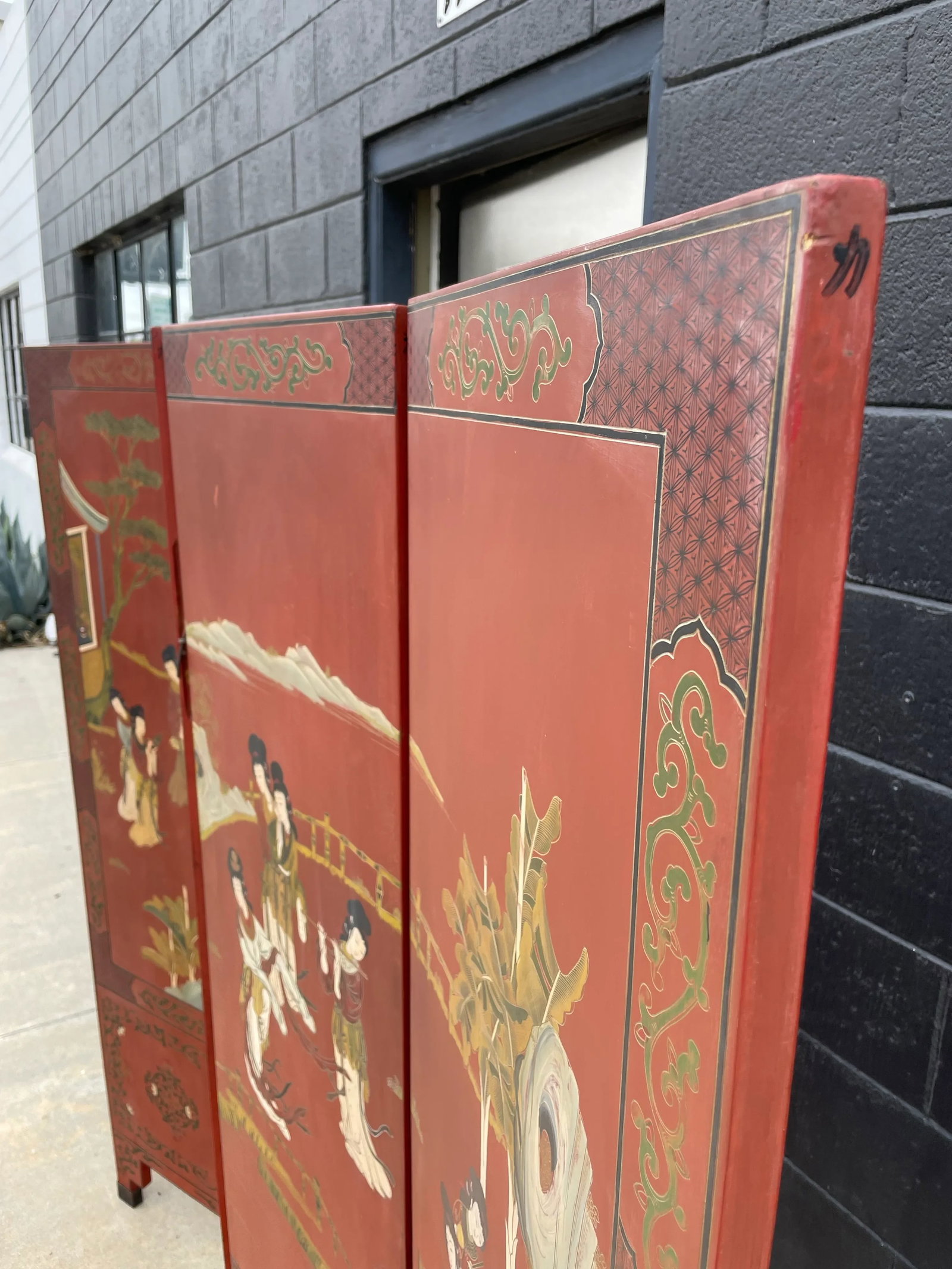 Antique Chinese Four-Panel Lacquer Screen – Hand-Painted Garden Scene With Female Figures - 11