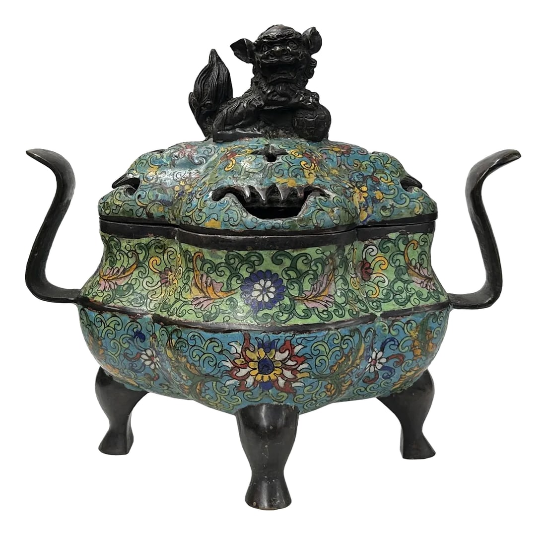Vintage Enamel Metal Quatrefoil Ding Shape Incense Burner Display Art: This exquisite cloisonné censor, featuring a vibrant floral motif on a striking teal and green ground, embodies timeless artistry. Its unique quatrefoil shape is elevated by a majestic foo dog