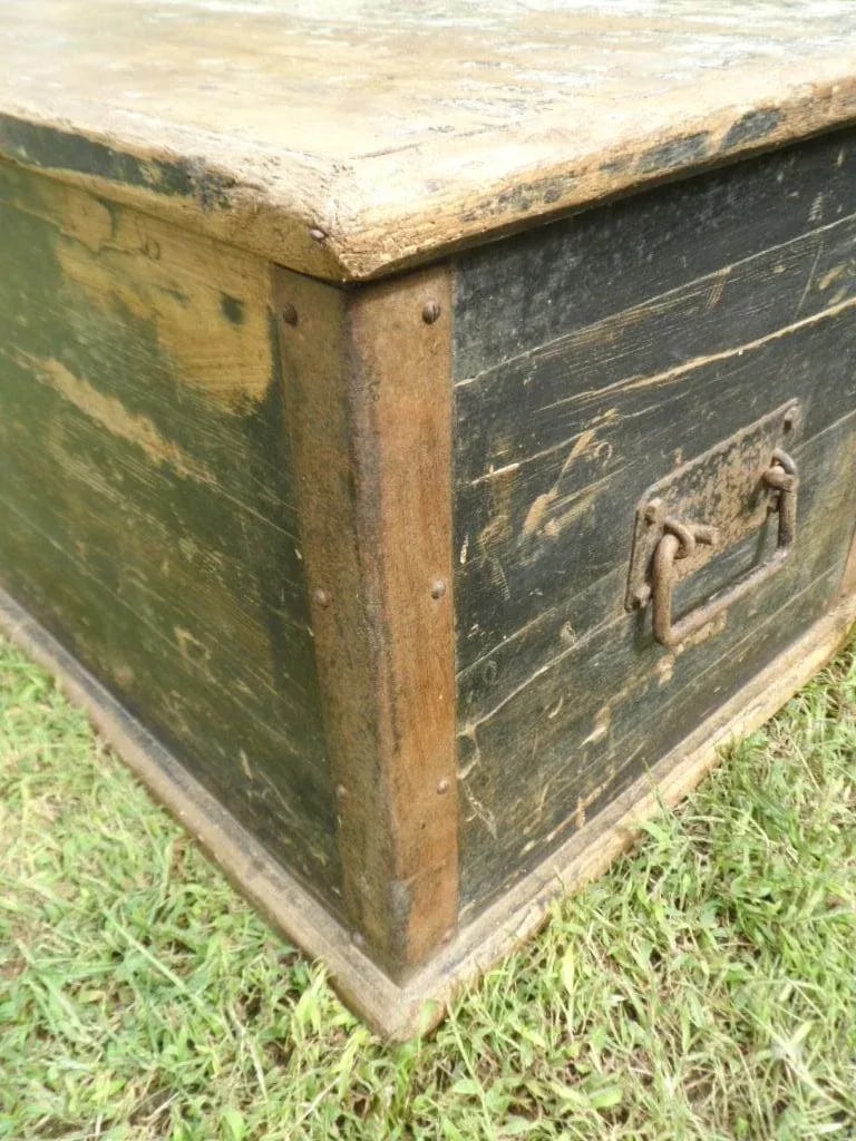 Antique 1860-1880 Country Yellow Pine Sailor's Chest With Original Paint - 4