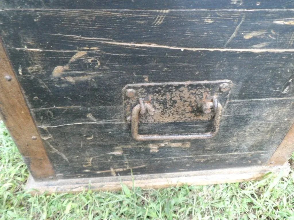 Antique 1860-1880 Country Yellow Pine Sailor's Chest With Original Paint - 6