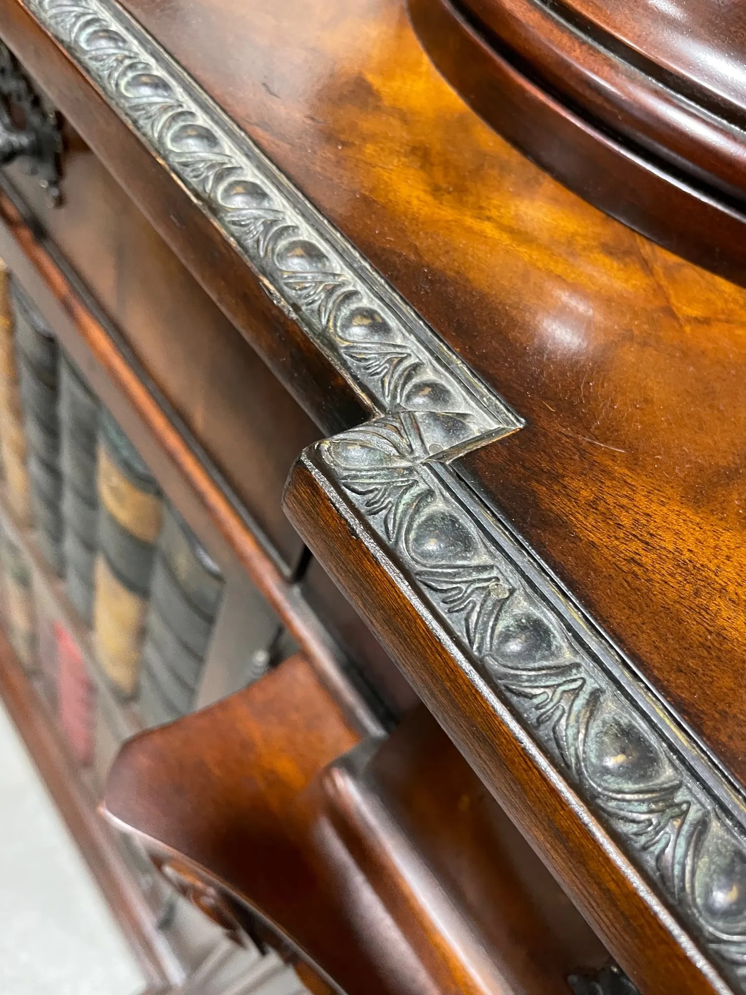 Late 20th Century Mahogany Door Cabinet With False Books on Door Fronts - 11