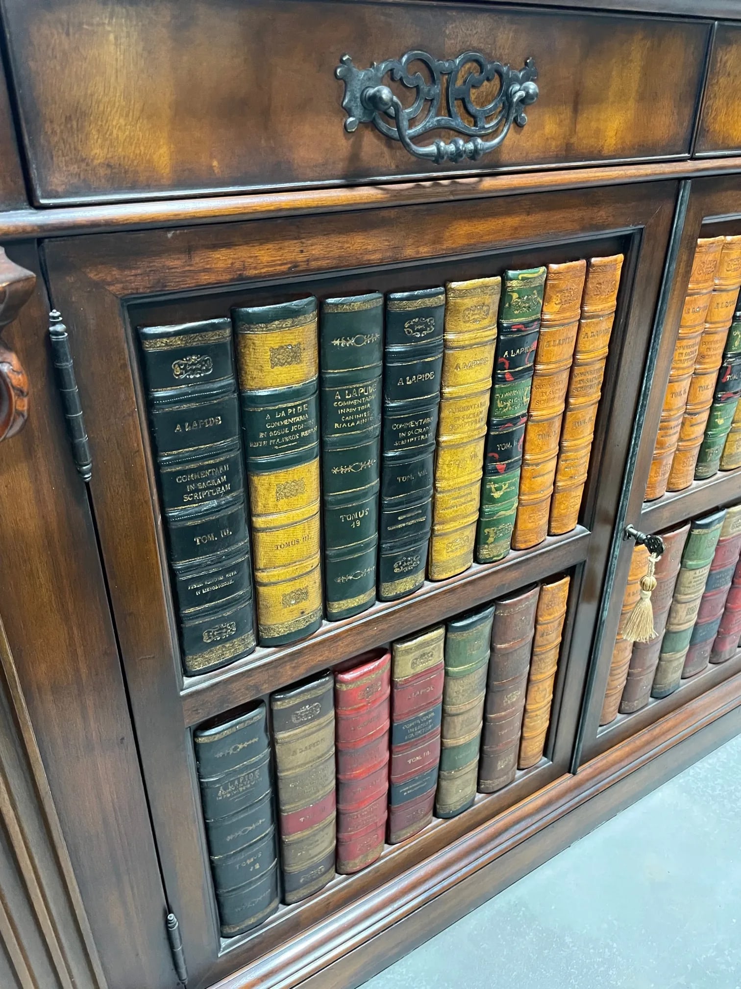 Late 20th Century Mahogany Door Cabinet With False Books on Door Fronts - 7