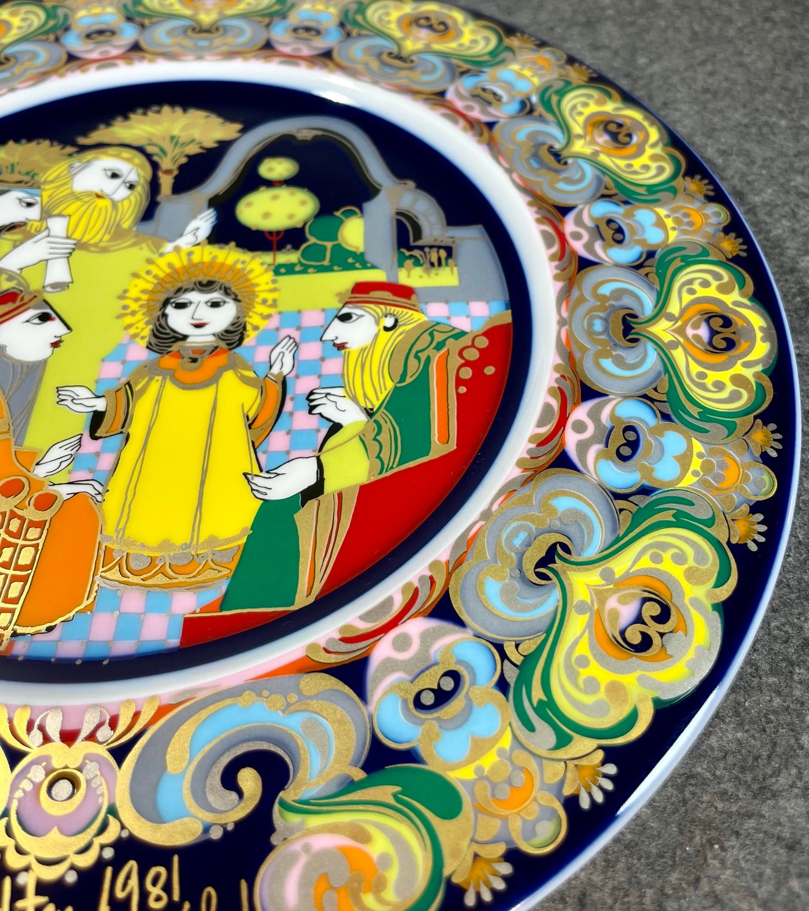 Bjorn Wiinblad Christmas Plate (1981) by Rosenthal - 5