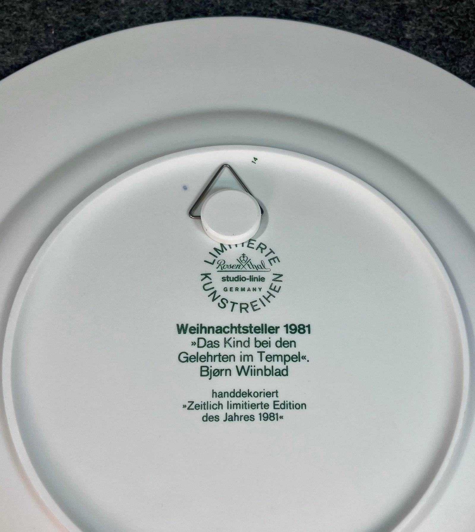 Bjorn Wiinblad Christmas Plate (1981) by Rosenthal - 7