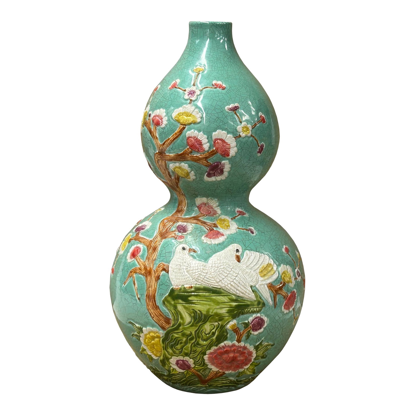 Chinese Celadon Green Crackle Ceramic Scenery Graphic Gourd Shape Vase: This striking Chinese porcelain vase, shaped like a double-gourd or hulu, features a beautiful, crackled celadon-green glaze that covers its surface. The vase is richly decorated in relief with a vibr