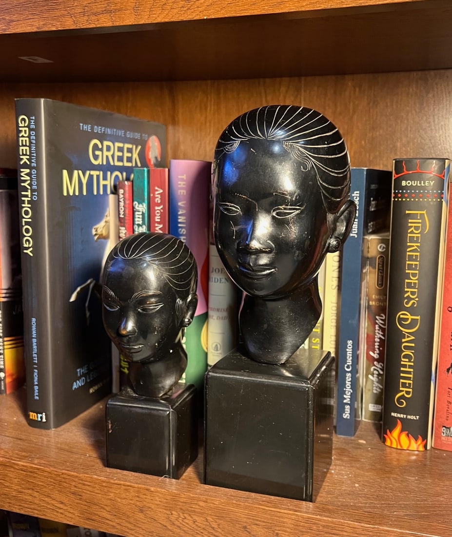 Mid-Century Nguyen Thanh Le Bronze Bust of Young Vietnamese Women- A Pair - 12