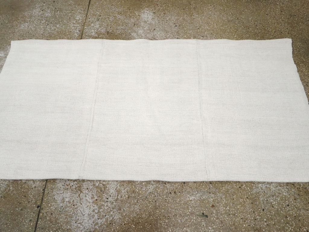 Galerie Shabab Collection Mid-20th Century Handmade Turkish Hemp Flatweave Kilim Throw Rug in White - 4
