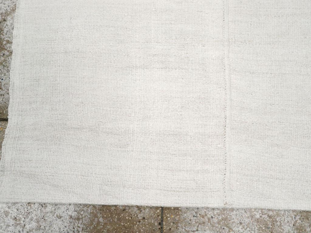 Galerie Shabab Collection Mid-20th Century Handmade Turkish Hemp Flatweave Kilim Throw Rug in White - 5