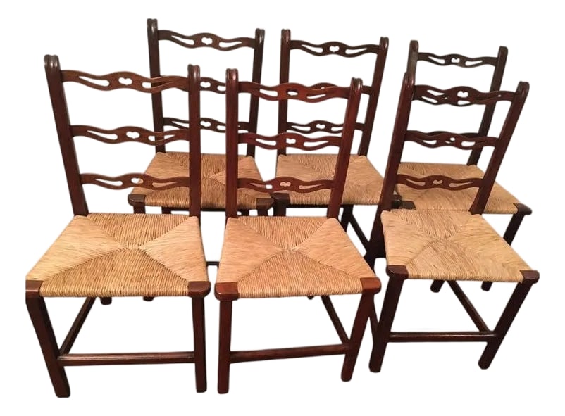 American Country Mahogany Chippendale Ribbon-Backed Chairs Set of Six C1820s: This classic set of six American Country mahogany Chippendale chairs with ribbon backs feature a shaped and pierced with carved heart motif crest rail with two matching slats below. The trapezoidal