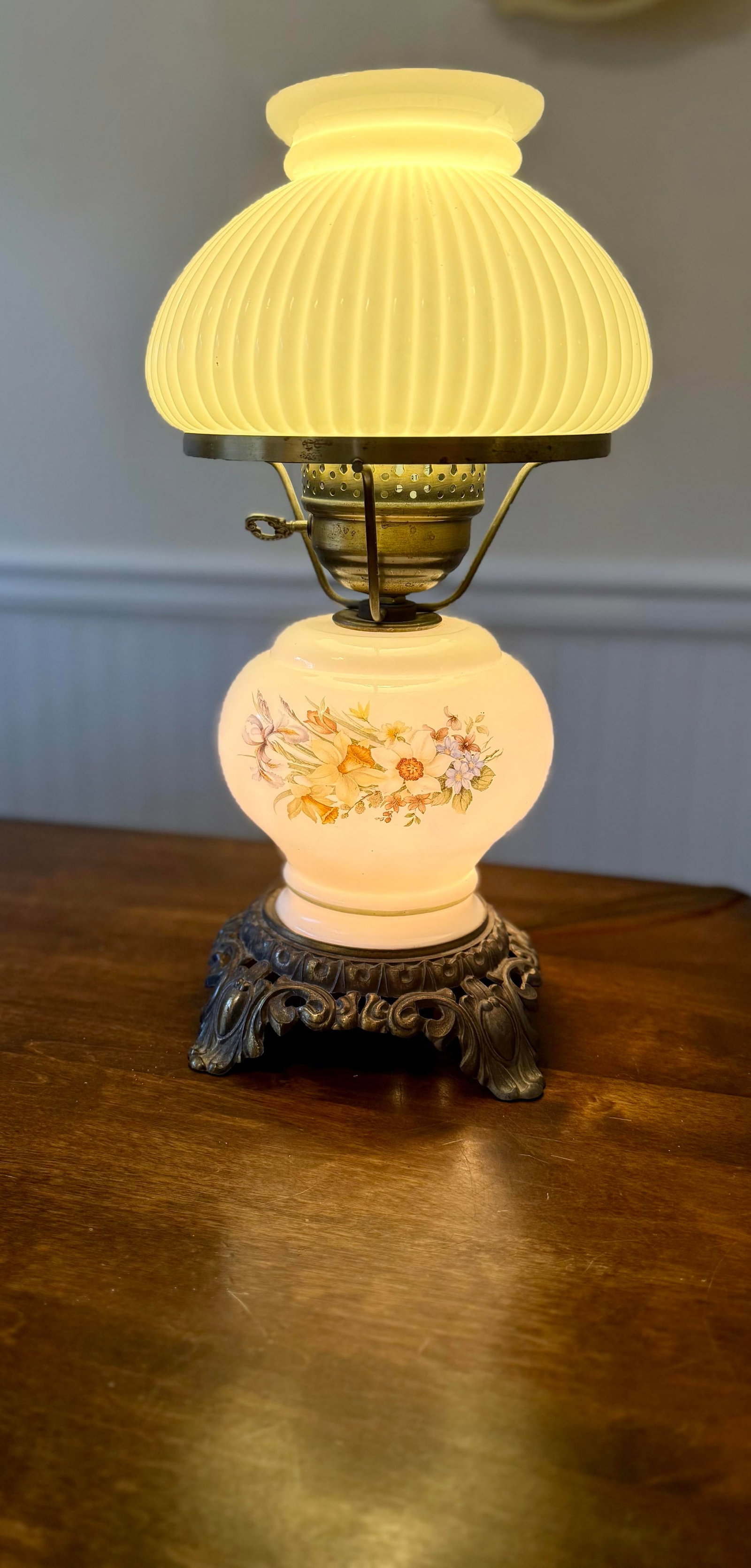 Vintage Victorian GWTW Hurricane Table Lamp - 2