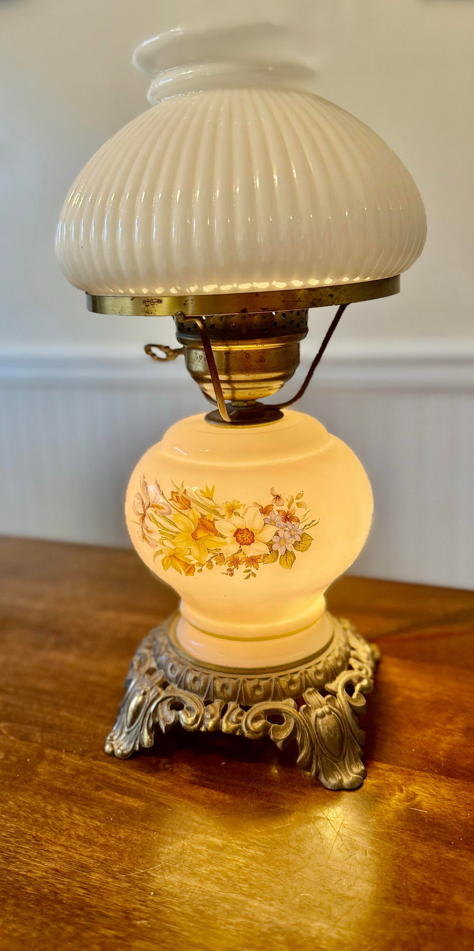 Vintage Victorian GWTW Hurricane Table Lamp - 3