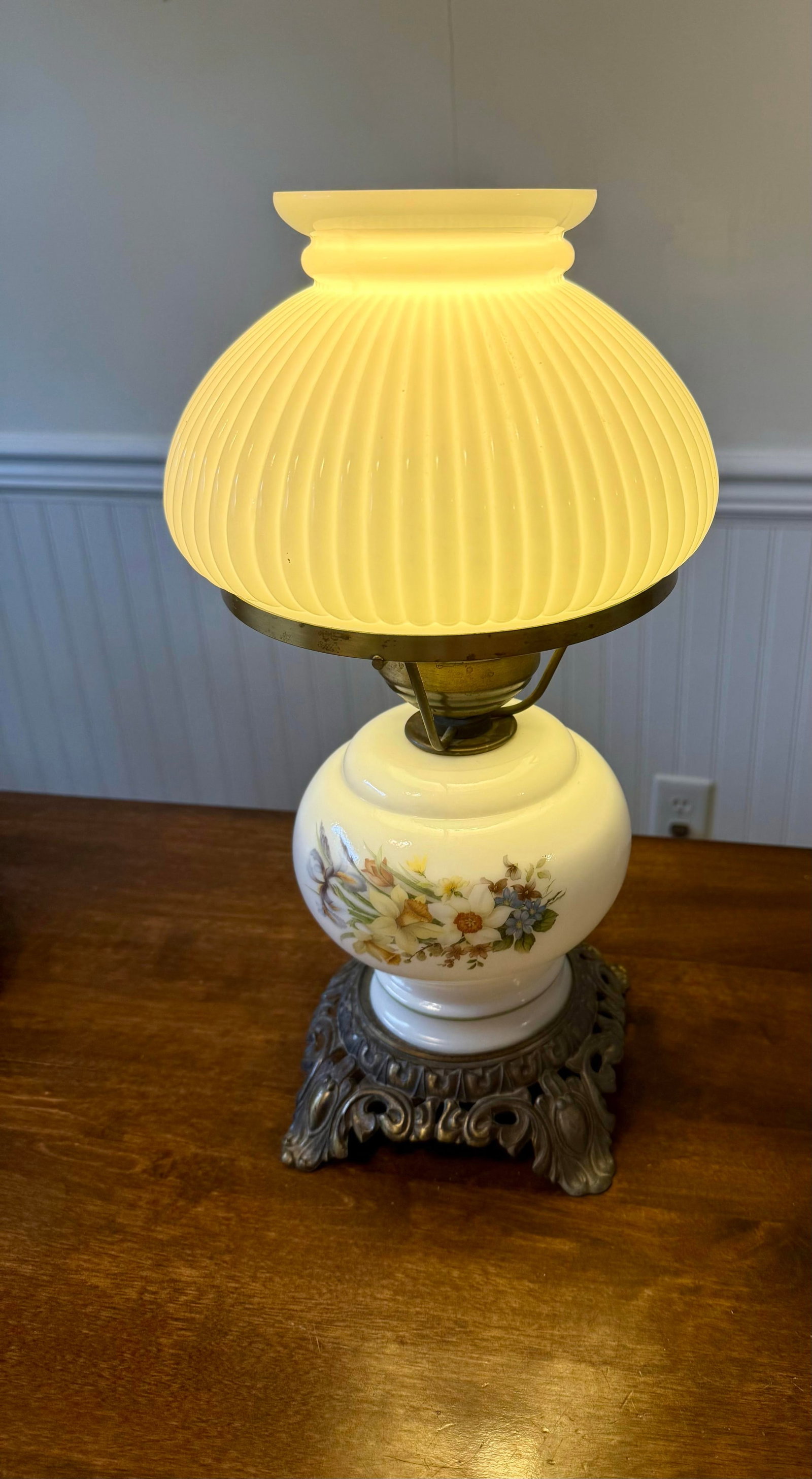 Vintage Victorian GWTW Hurricane Table Lamp - 4