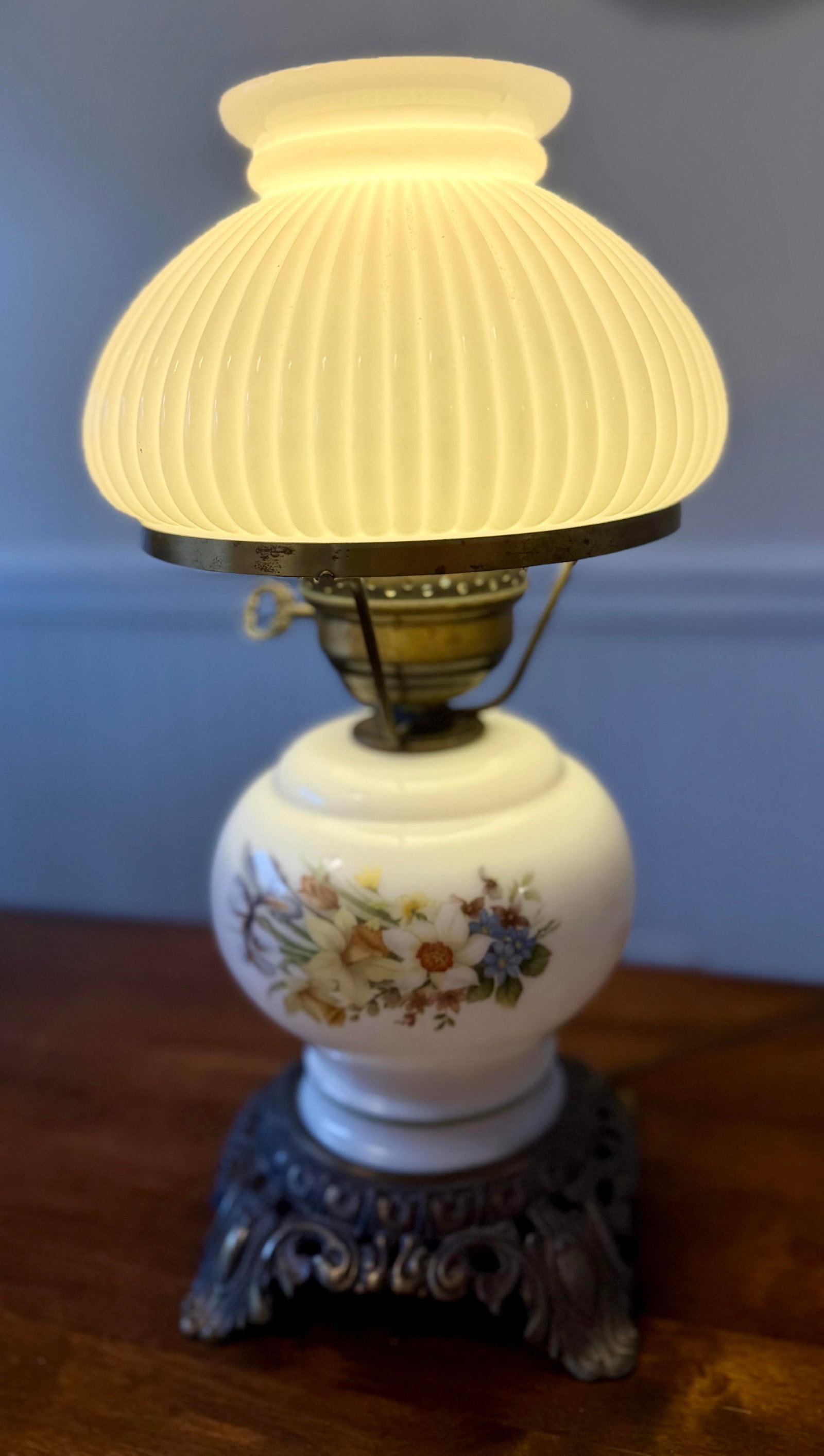 Vintage Victorian GWTW Hurricane Table Lamp - 7