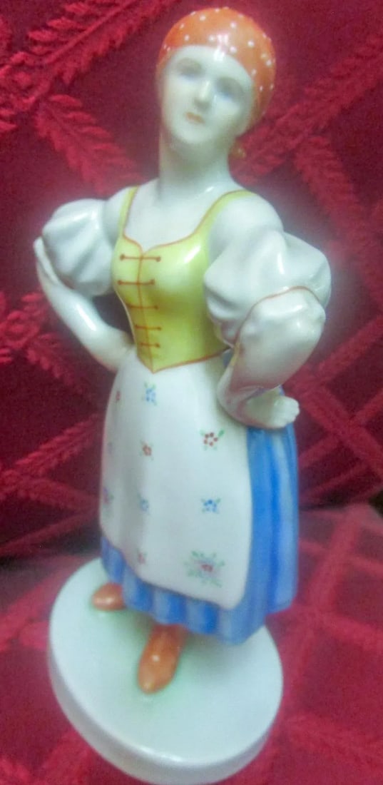 Herend Porcelain Hungarian Vintage Folk Peasant Figurine - 2