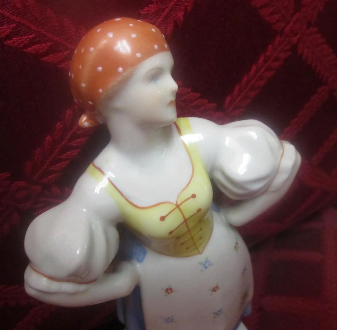 Herend Porcelain Hungarian Vintage Folk Peasant Figurine - 3