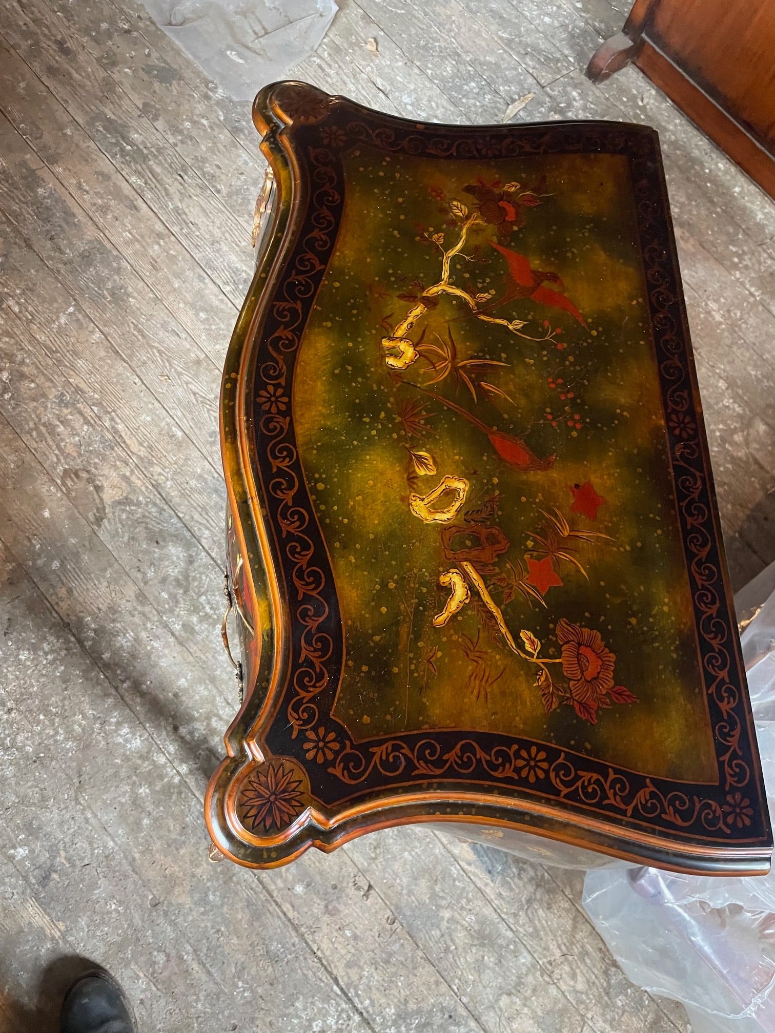 Chinoserie Bombe Chest - 14