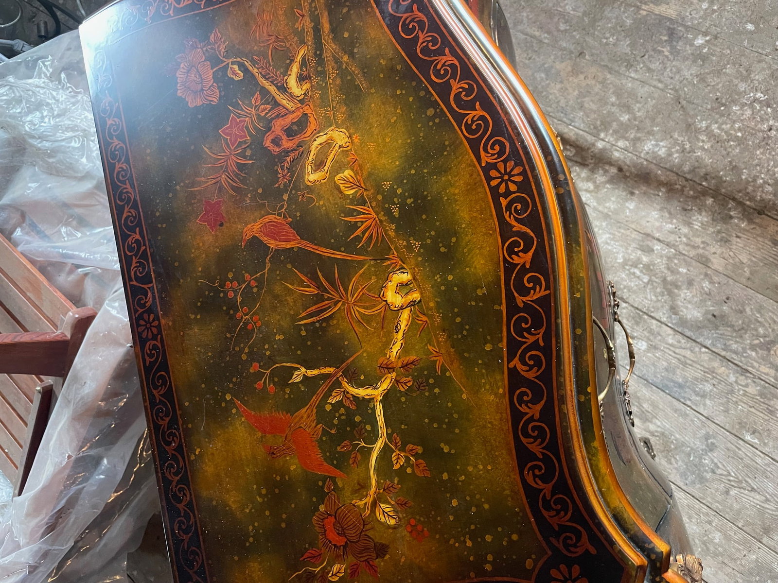 Chinoserie Bombe Chest - 5