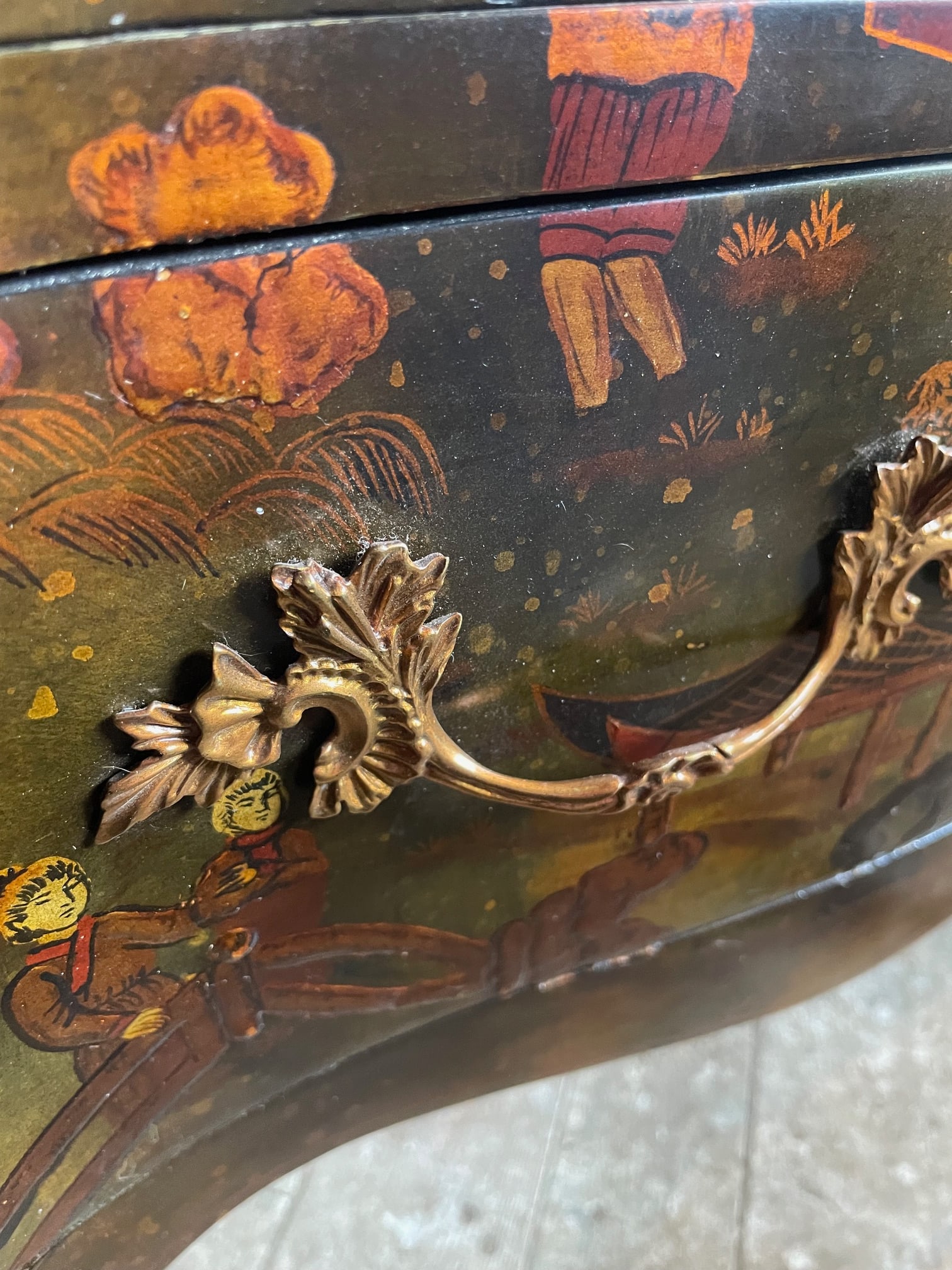 Chinoserie Bombe Chest - 9