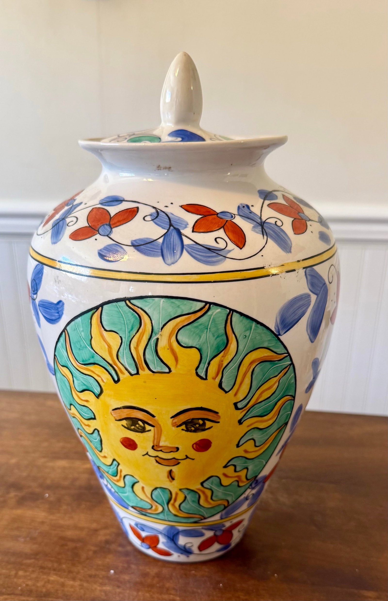 Historical World Banking Institution Rare Sunburst Vase - 6
