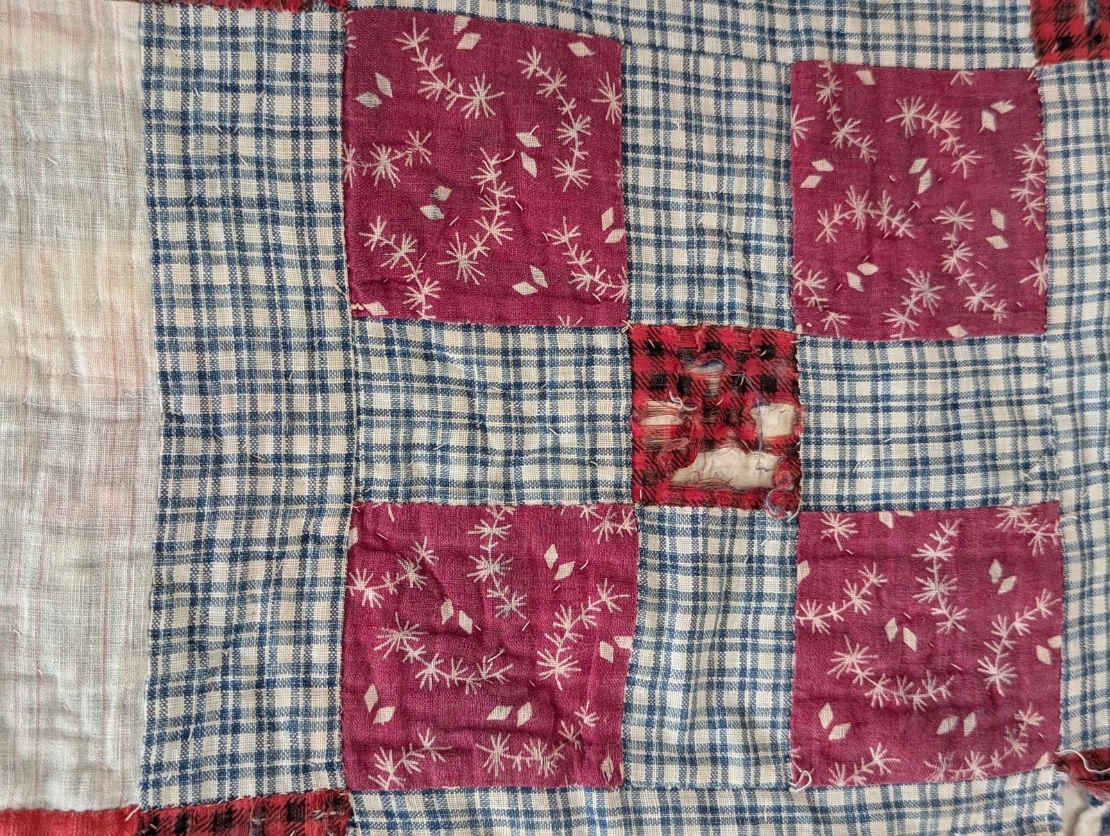 Hand-Stitched American Folk Art Nine Patch Pattern Quilt - 5