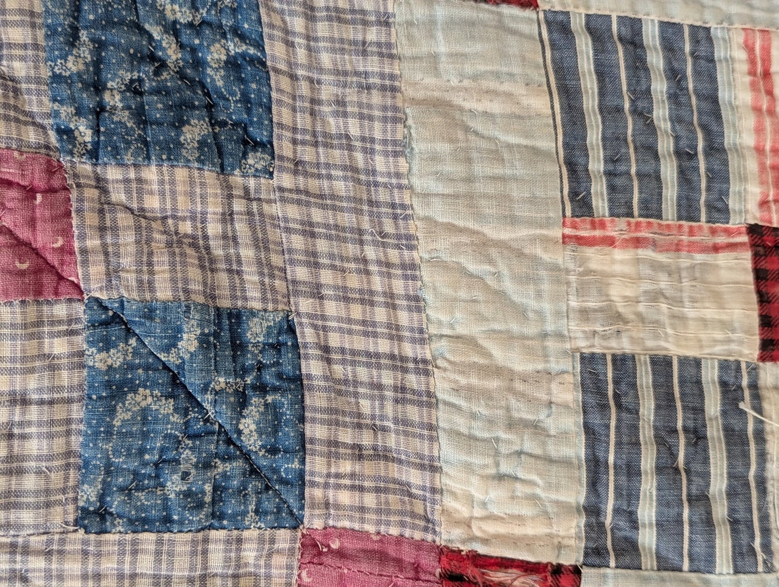 Hand-Stitched American Folk Art Nine Patch Pattern Quilt - 6