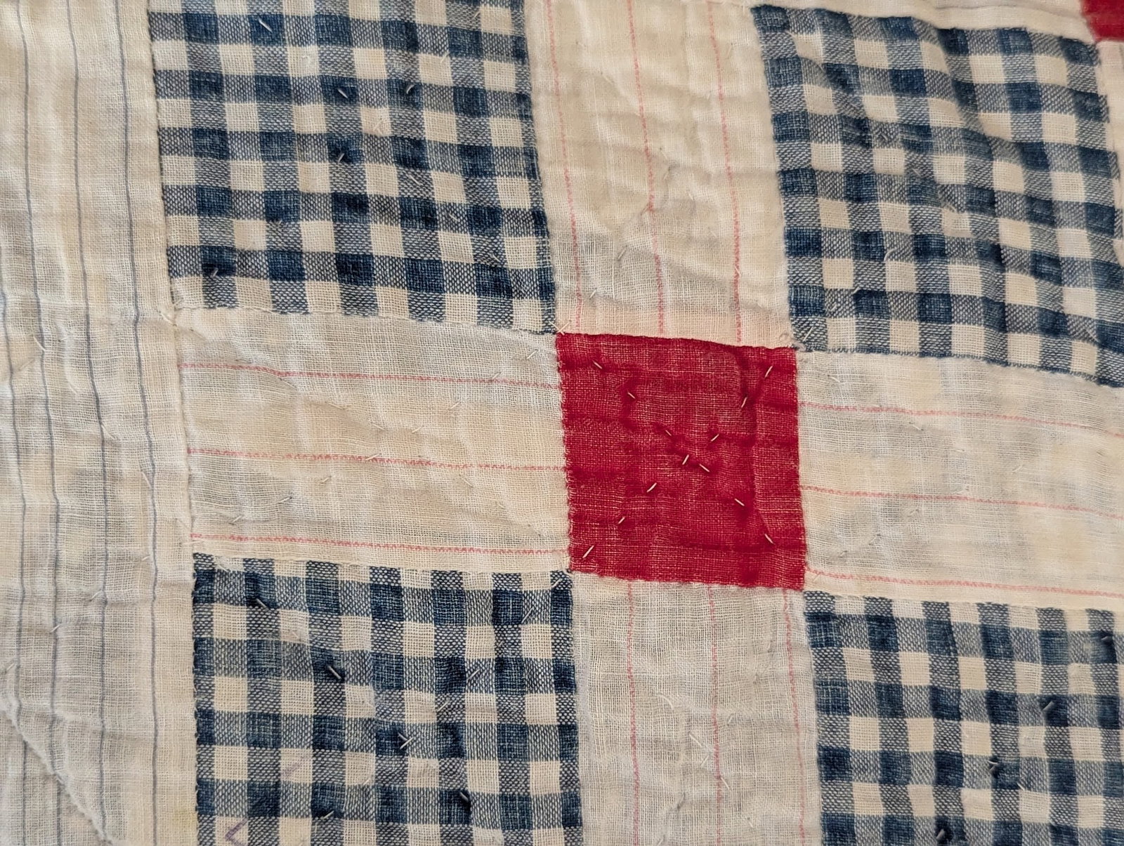 Hand-Stitched American Folk Art Nine Patch Pattern Quilt - 7