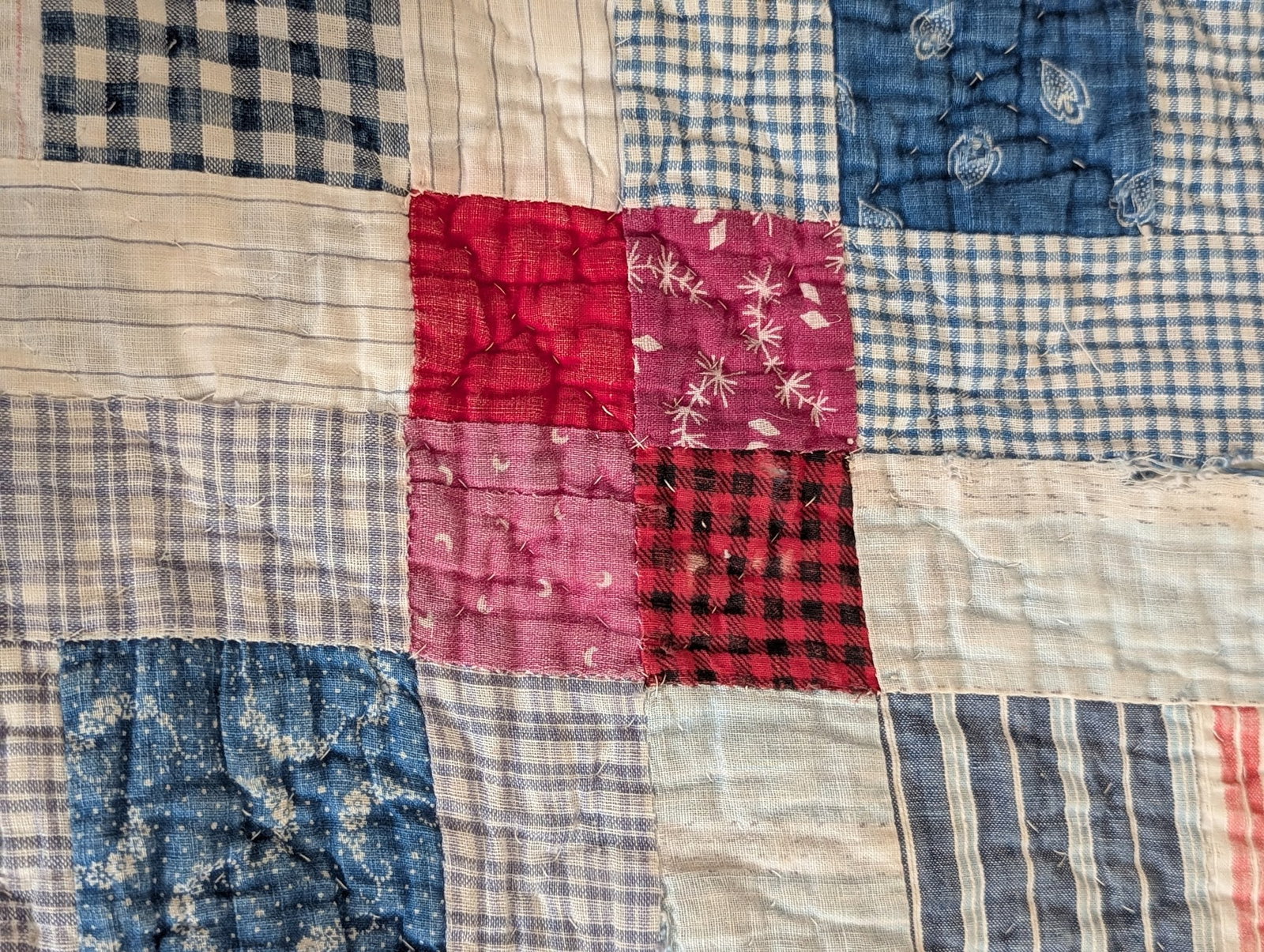 Hand-Stitched American Folk Art Nine Patch Pattern Quilt - 8