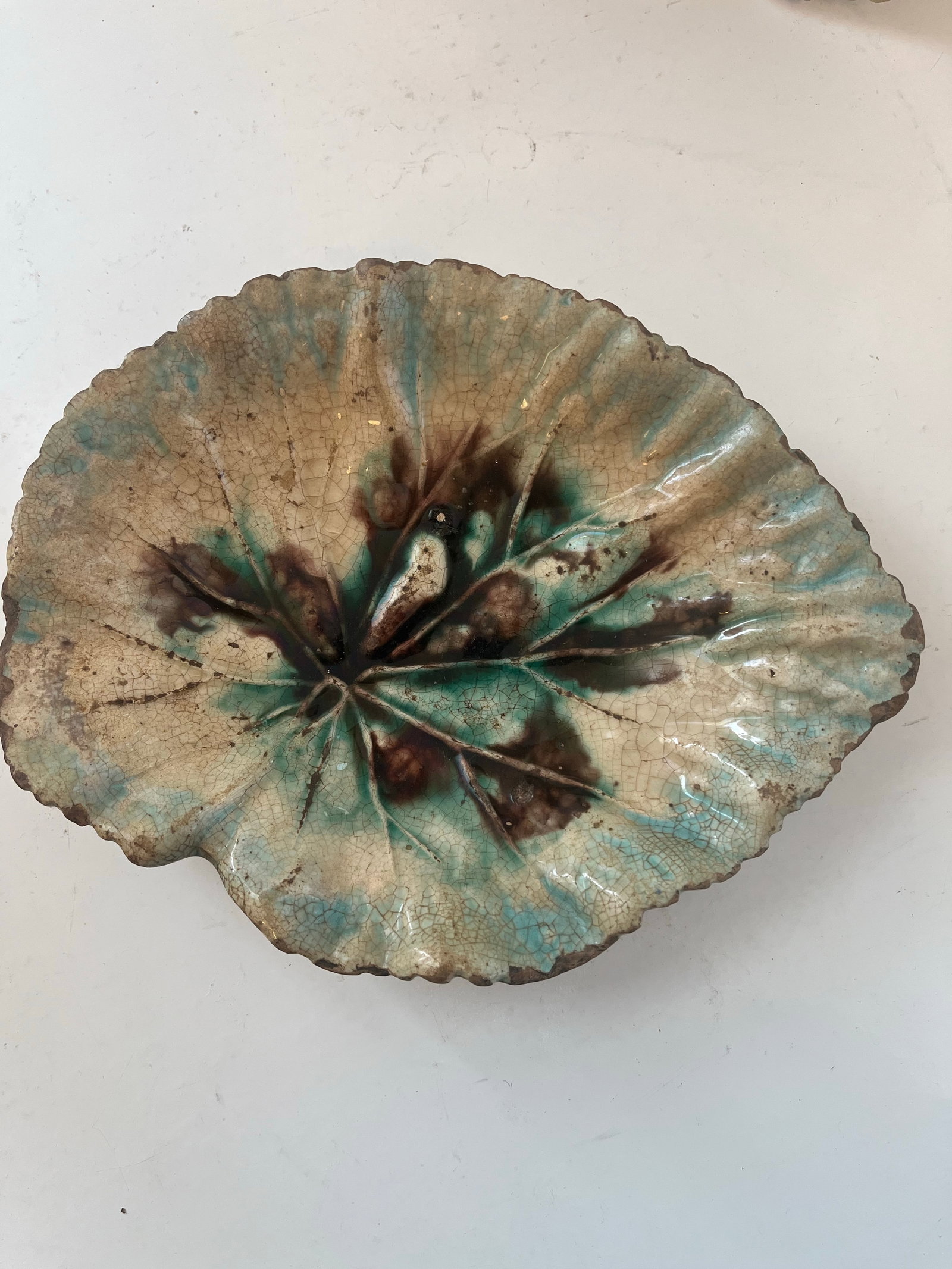 1930s 3 Victorian Majolica Leaf Form Ceramic Dishes or Ashtrays - 4
