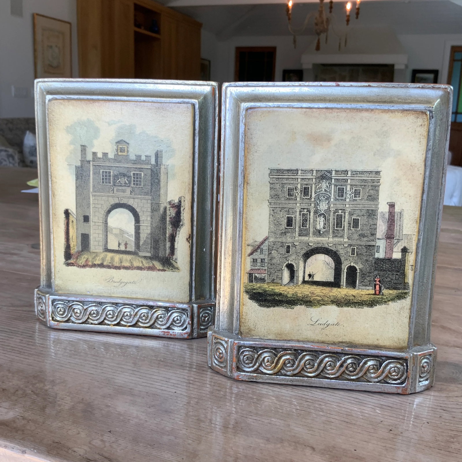 Scully & Scully-Style Vintage Borghese Italian Leather Hand Painted Bookends Featuring London Gates - 8