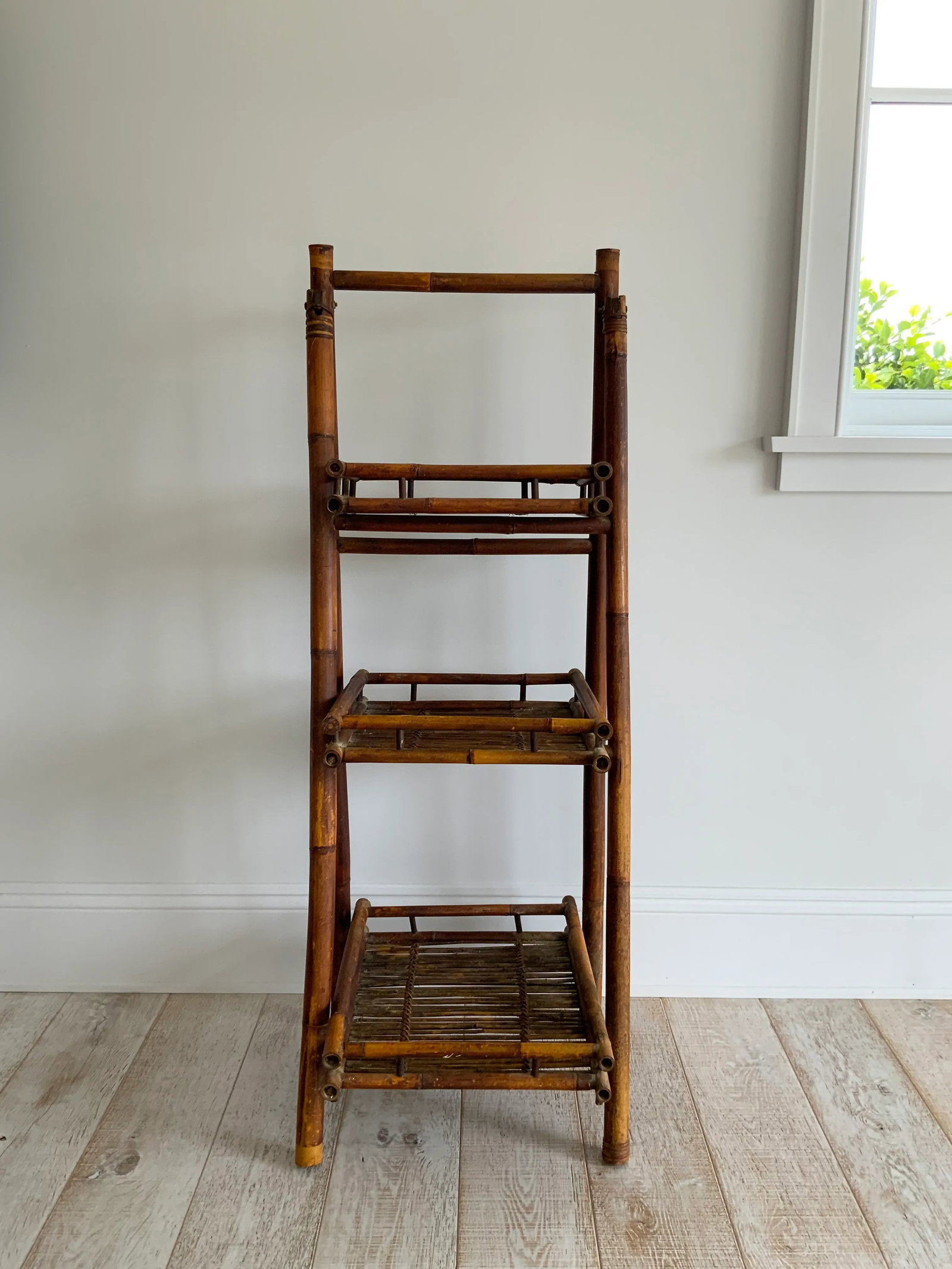 1960s Rustic Cottage-Style Folding Bamboo Etagere - 7