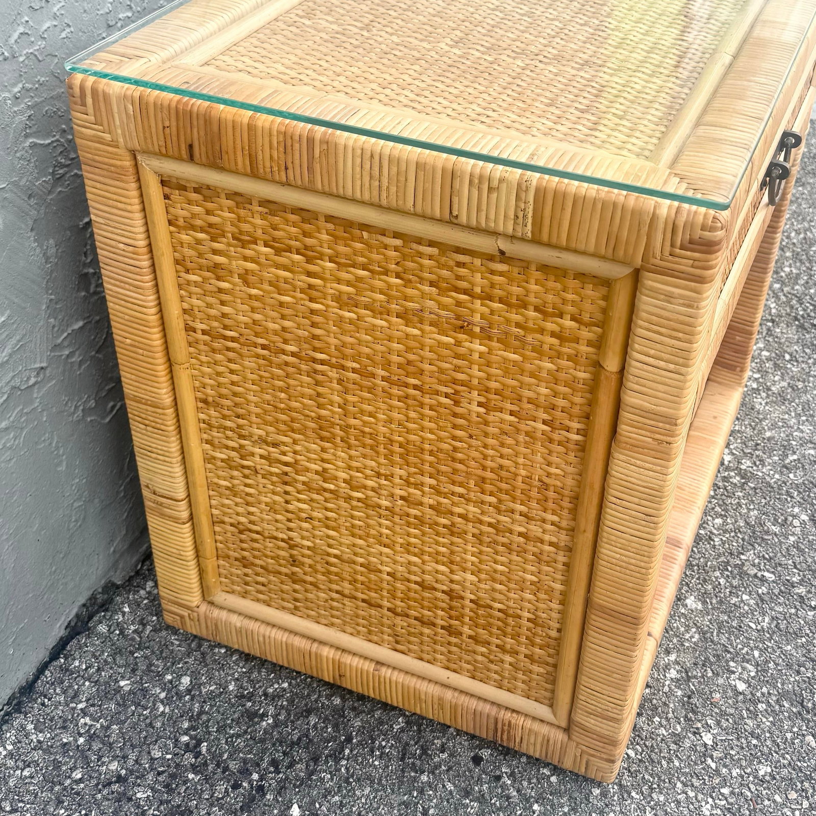 Big Chic Wicker Wrapped Nightstand With Glass Top - 6
