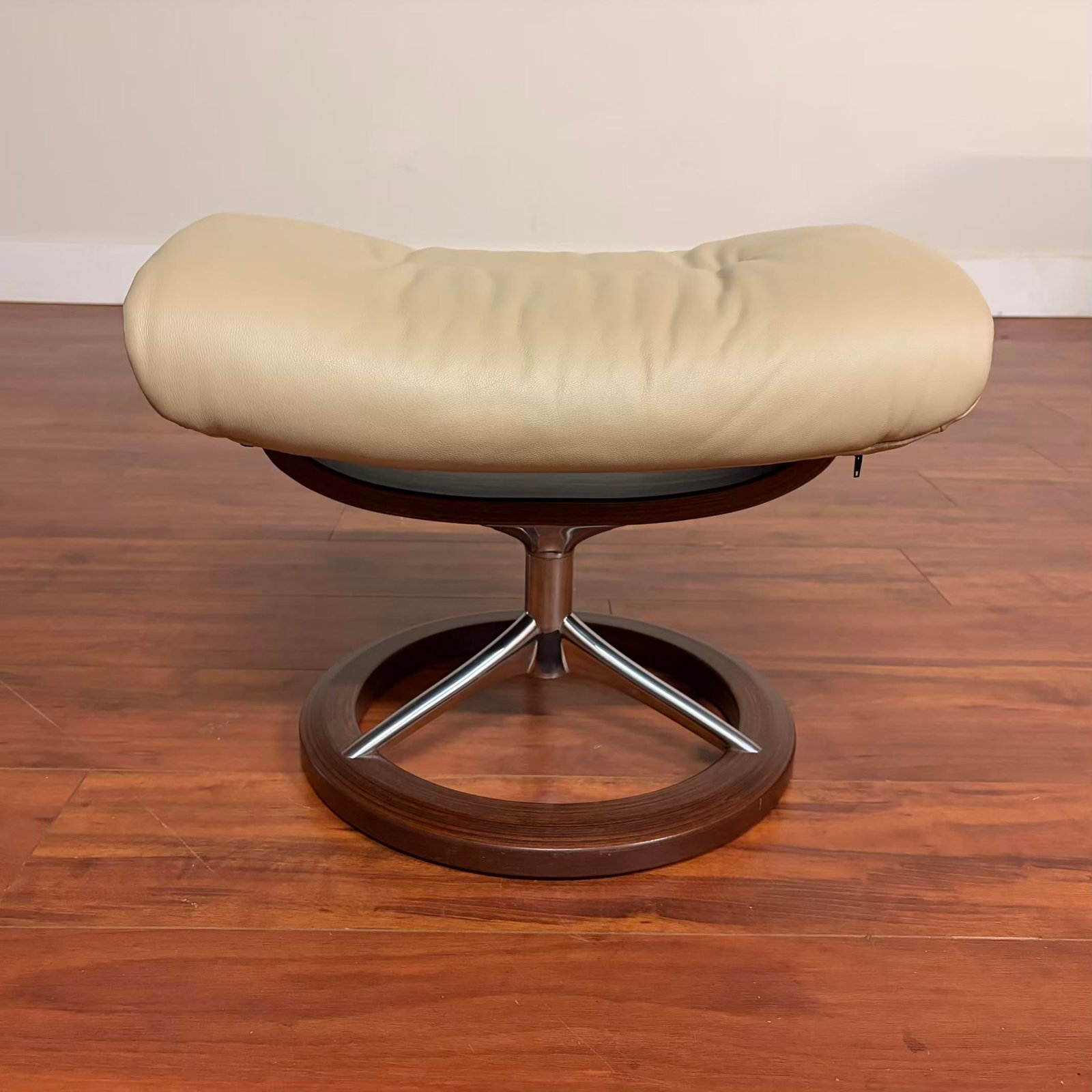 Ekornes Stressless Leather Ottoman With Signature Base - 4