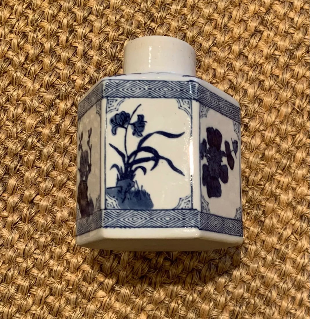 1950s Small Blue and White Japanese Hexagon Vase - 3