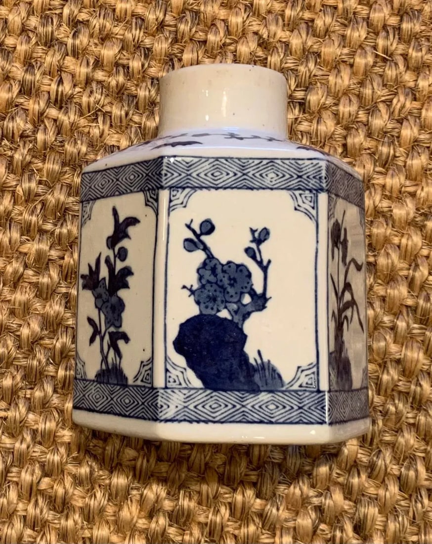 1950s Small Blue and White Japanese Hexagon Vase - 4