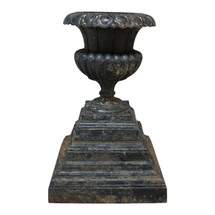 Antique Fiske School Cast Iron Garden Urn C1890: An antique cast iron garden urn, produced in the manner of the renowned Fiske, dates to circa 1890. Crafted from durable cast iron, the urn presents a timeless Neoclassical silhouette, characterized