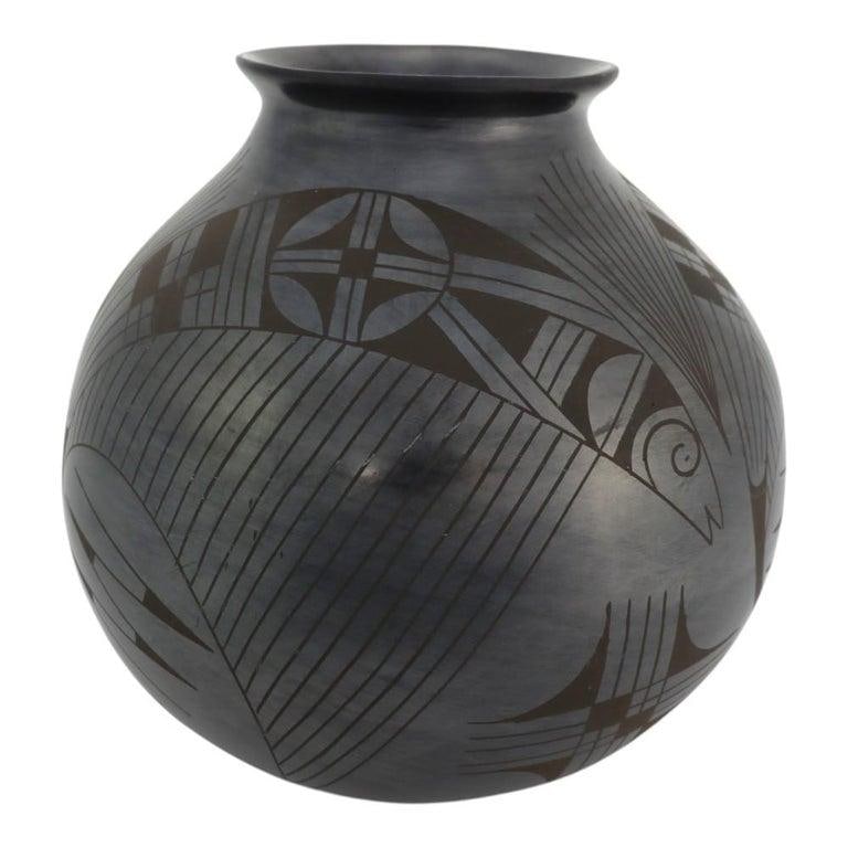 Large Mexican Black on Black Pottery Olla Signed by Jesus Pina 20thC - 4