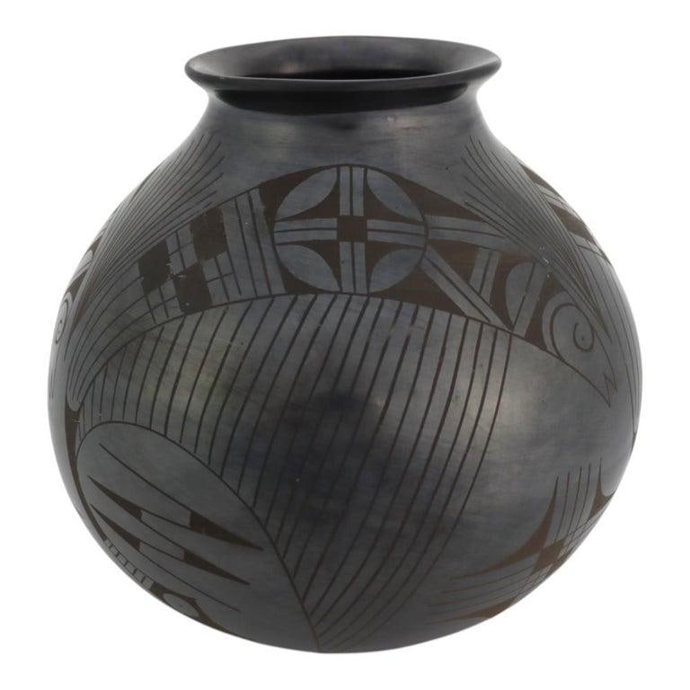 Large Mexican Black on Black Pottery Olla Signed by Jesus Pina 20thC - 5