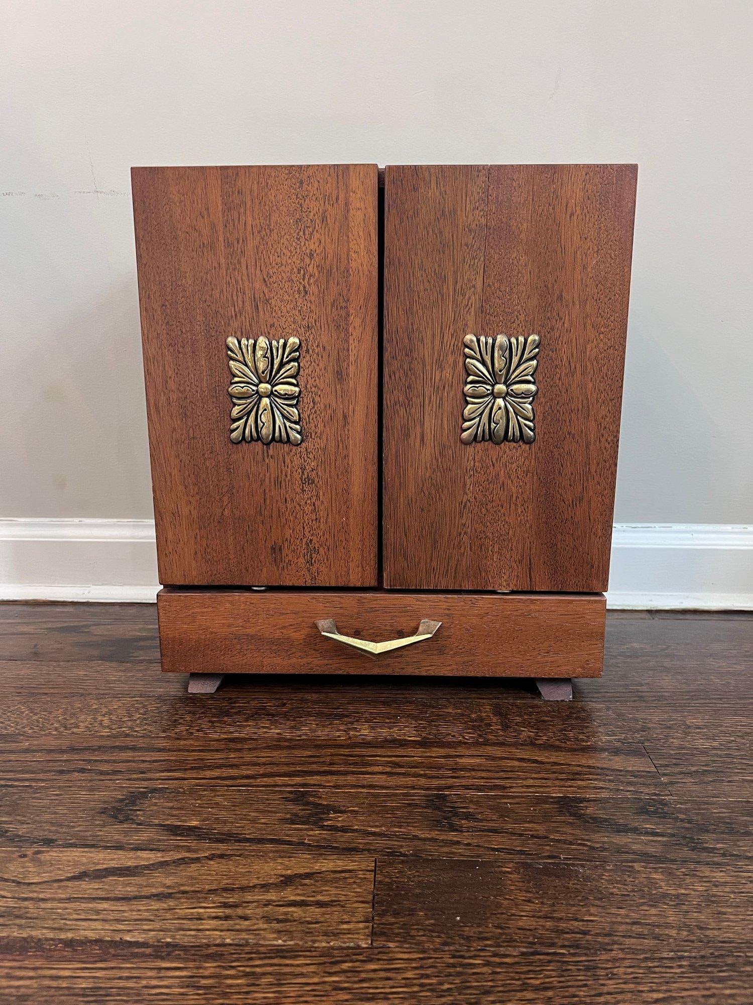 1950s Karoff Japanese Tabletop Walnut Mini Bar Cabinet With Decanters, Glasses & Tools - 11