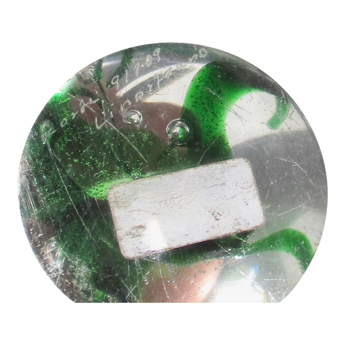 Vintage Vicke Lindstrand Kosta Boda Swedish Crystal MCM: Vintage Vicke Lindstrand Kosta Boda Swedish Crystal. Seaweed design in a fine crystal globe. marked with model # 91809. Circa mid-century. Classic globe with inclusions of twisting green algae